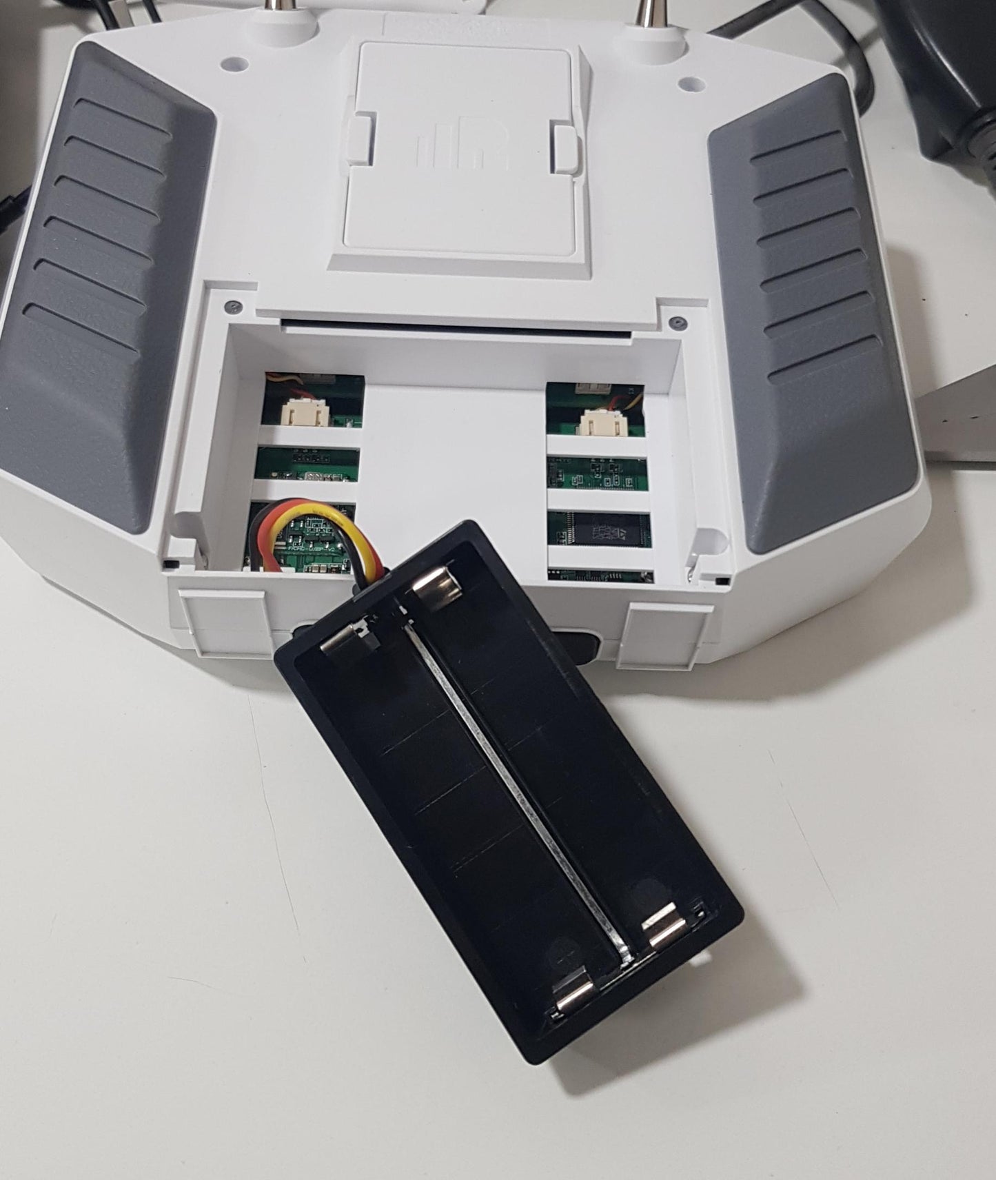 FrSky 2.4GHz Taranis Q X7 Access Transmitter (White) with R9M 2019 Module and R9MM OTA Receiver