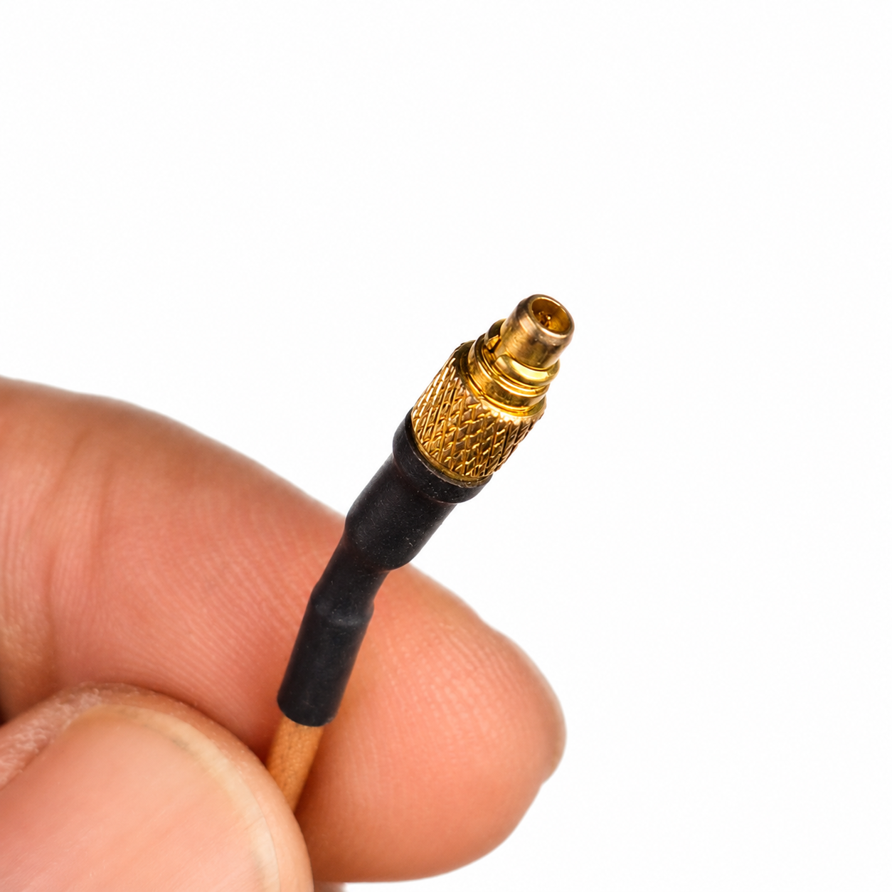 Close-up of MMCX connector on SpeedyBee 75mm linear antenna